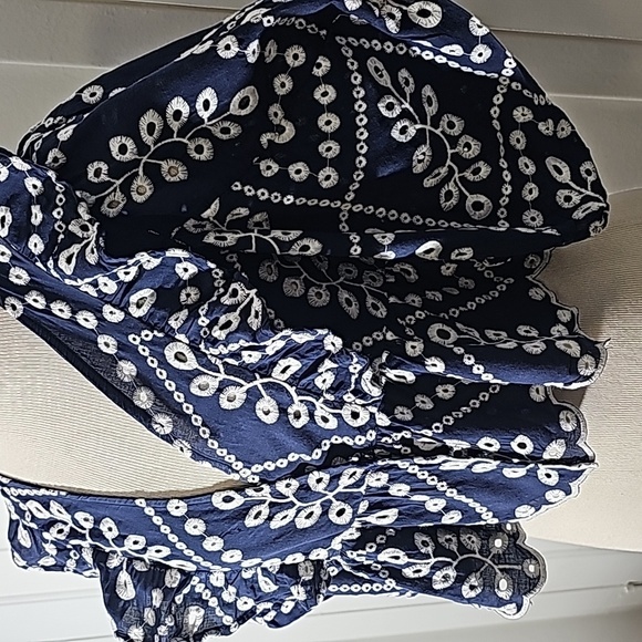Eylet enbroidery blue rain ruffle top. Blue‎ and white XS. Balloon sleeve… - Picture 4 of 11
